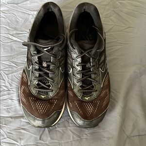 Men's Black and Brown Athletic Shoes